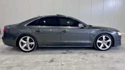 
										Audi S8 full									
