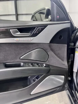 
										Audi S8 full									