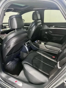 
										Audi S8 full									