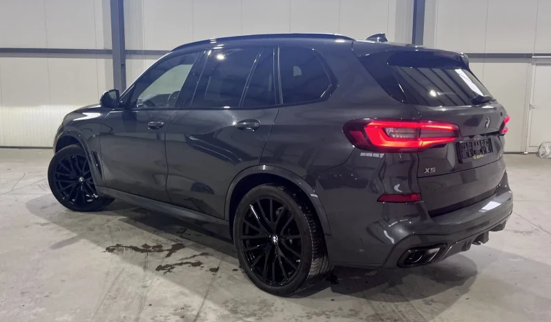 
								BMW X5 M50i xDrive Shadow Line full									