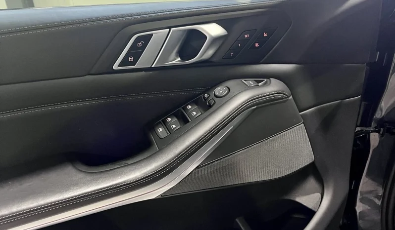 
								BMW X5 M50i xDrive Shadow Line full									