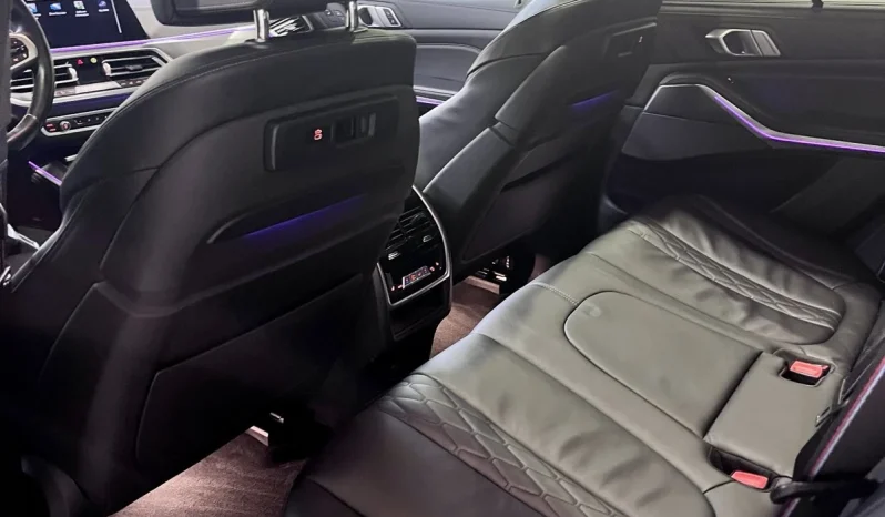 
								BMW X5 M50i xDrive Shadow Line full									