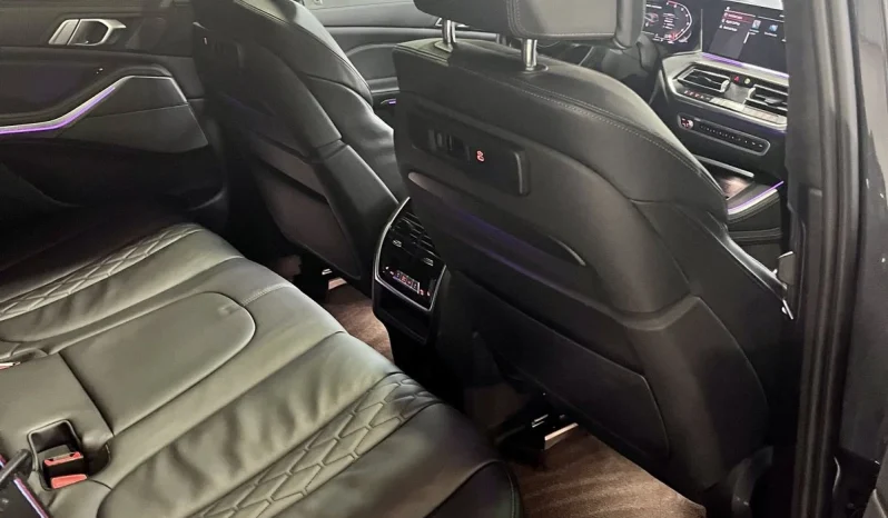 
								BMW X5 M50i xDrive Shadow Line full									