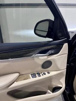 
										BMW X5 35i xDrive M Package Shadow Line full									