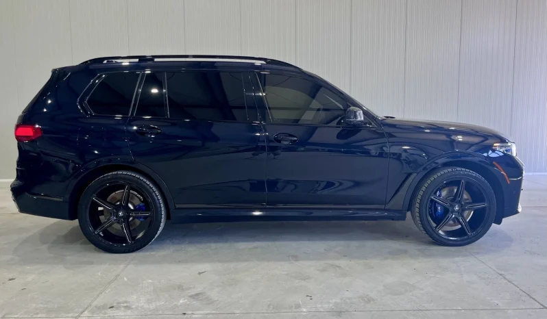 
								BMW X7 40i M Sport Shadow Line full									
