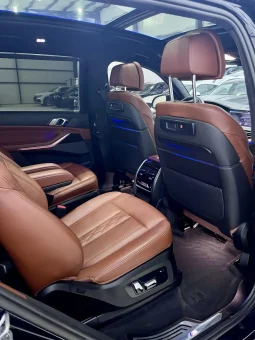 
										BMW X7 40i M Sport Shadow Line full									