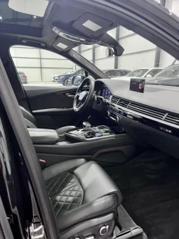 
										Audi Q7 30T Technik Black Optic full									