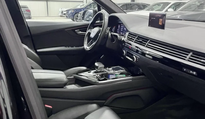 
								Audi Q7 30T Technik Black Optic full									