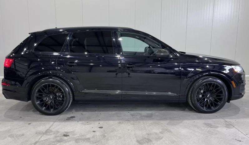 
								Audi Q7 30T Technik Black Optic full									