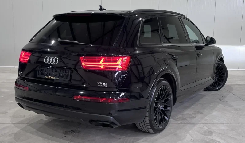
								Audi Q7 30T Technik Black Optic full									