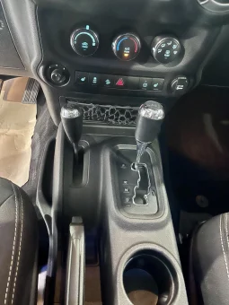 
										Jeep Wrangler Sahara Unlimited OFF Road full									