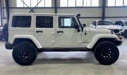 
										Jeep Wrangler Sahara Unlimited OFF Road full									