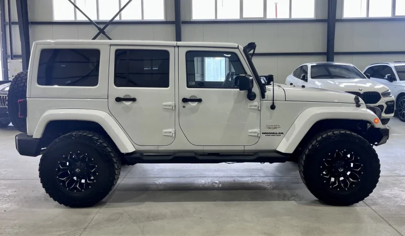 
								Jeep Wrangler Sahara Unlimited OFF Road full									