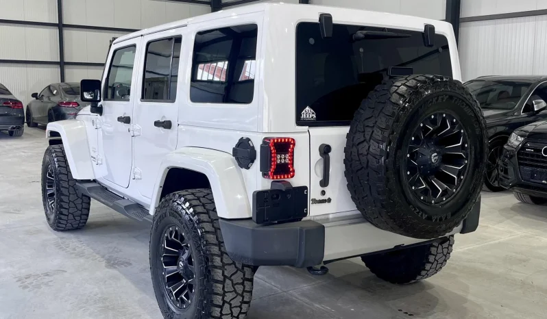 
								Jeep Wrangler Sahara Unlimited OFF Road full									