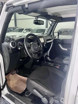 
										Jeep Wrangler Sahara Unlimited OFF Road full									