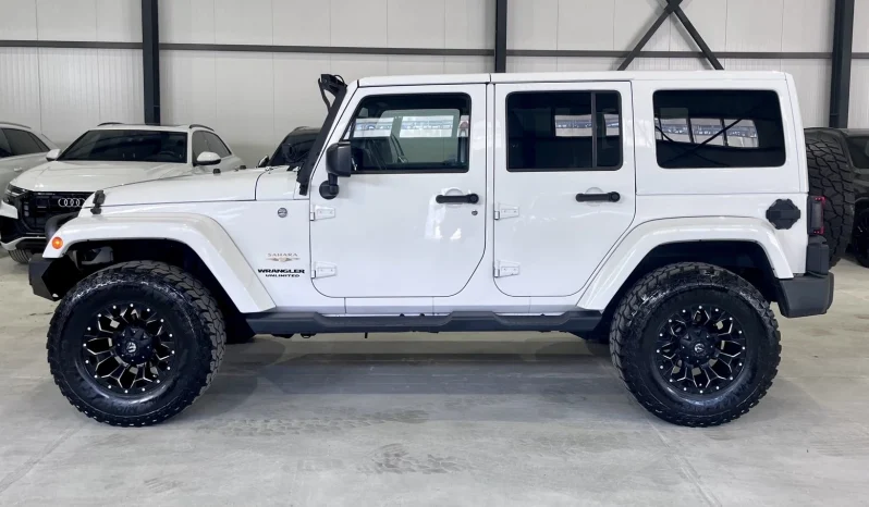 
								Jeep Wrangler Sahara Unlimited OFF Road full									