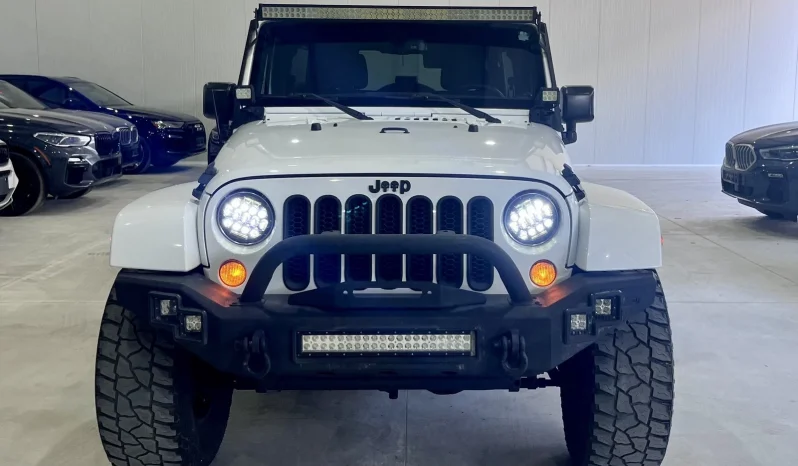 
								Jeep Wrangler Sahara Unlimited OFF Road full									