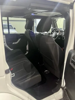 
										Jeep Wrangler Sahara Unlimited OFF Road full									
