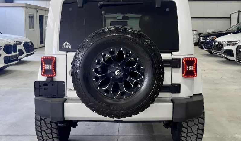 
								Jeep Wrangler Sahara Unlimited OFF Road full									