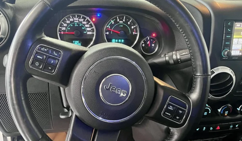 
								Jeep Wrangler Sahara Unlimited OFF Road full									