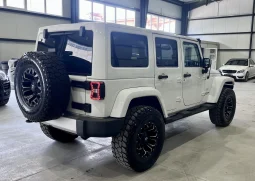 
										Jeep Wrangler Sahara Unlimited OFF Road full									