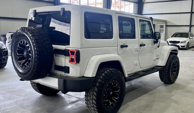 
								Jeep Wrangler Sahara Unlimited OFF Road full									