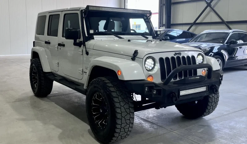 
								Jeep Wrangler Sahara Unlimited OFF Road full									