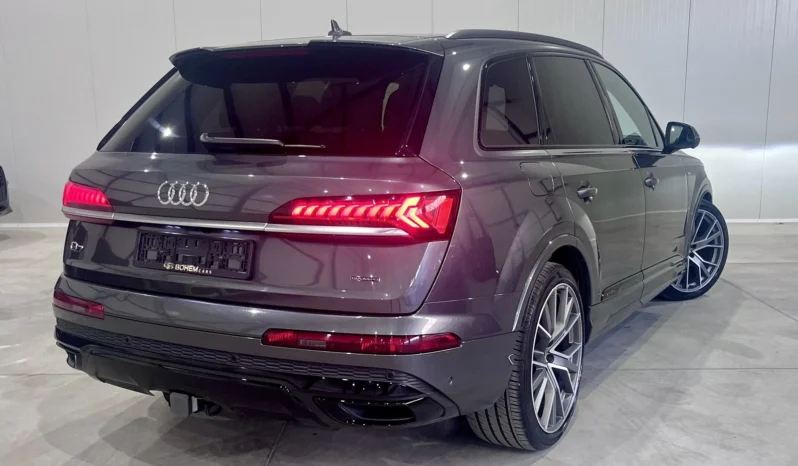 
								Audi Q7 55 TFSI Technik Black Optic full									