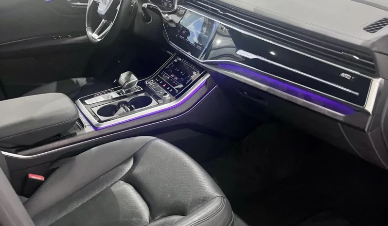 
								Audi Q7 55 TFSI Technik Black Optic full									