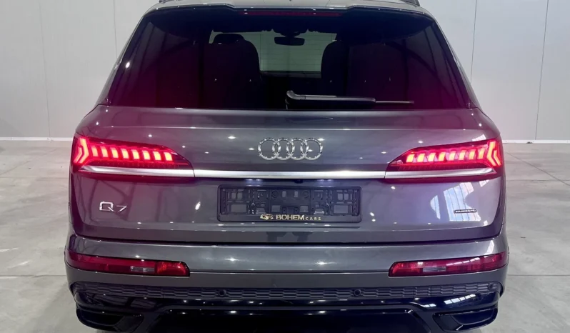 
								Audi Q7 55 TFSI Technik Black Optic full									