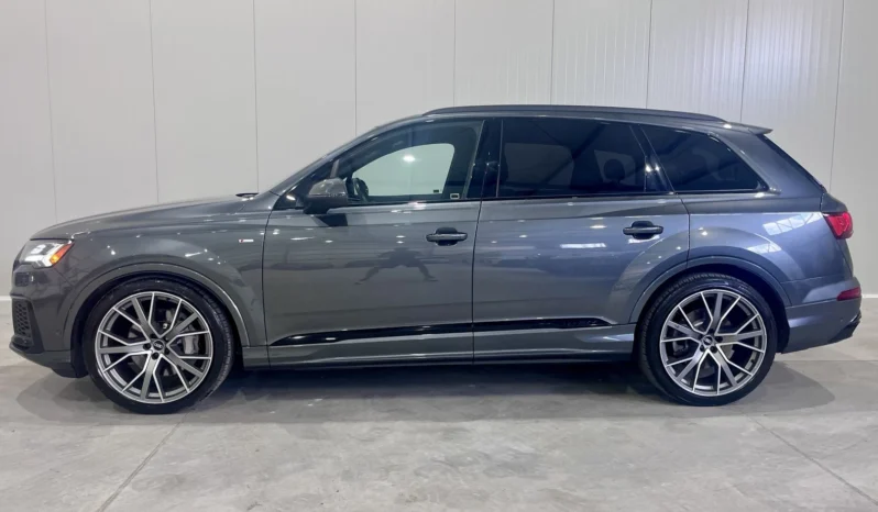 
								Audi Q7 55 TFSI Technik Black Optic full									