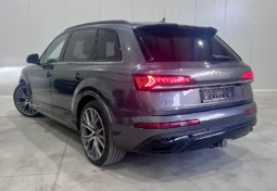 
										Audi Q7 55 TFSI Technik Black Optic full									