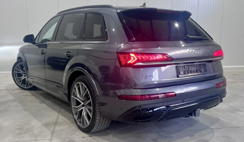 
								Audi Q7 55 TFSI Technik Black Optic full									