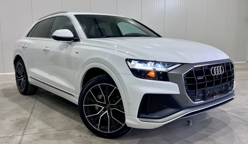 
								Audi Q8 55 TFSI S LINE full									