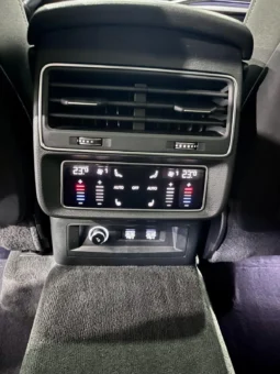 
										Audi Q8 55 TFSI S LINE full									