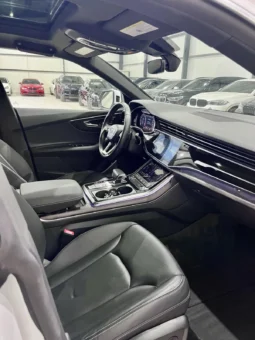 
										Audi Q8 55 TFSI S LINE full									