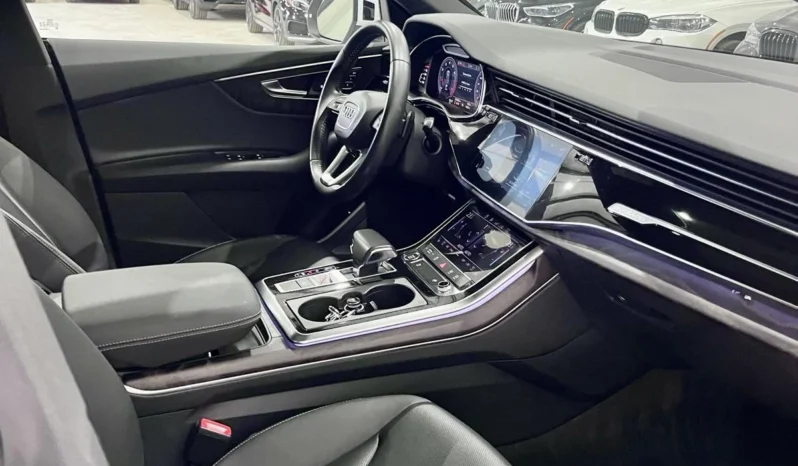 
								Audi Q8 55 TFSI S LINE full									