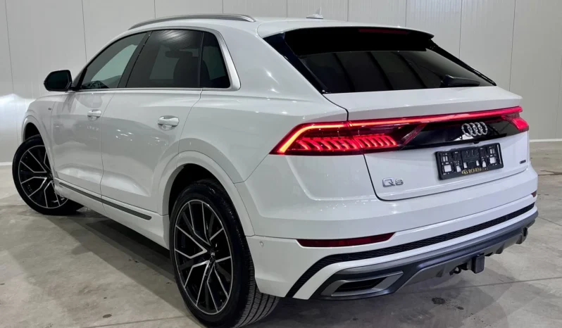 
								Audi Q8 55 TFSI S LINE full									