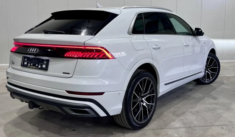 
								Audi Q8 55 TFSI S LINE full									