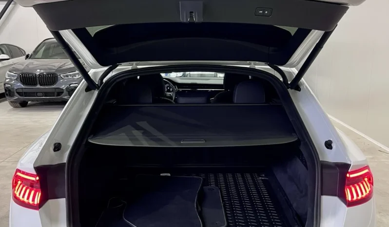 
								Audi Q8 55 TFSI S LINE full									