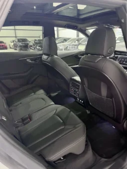 
										Audi Q8 55 TFSI S LINE full									