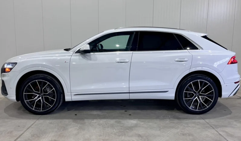 
								Audi Q8 55 TFSI S LINE full									