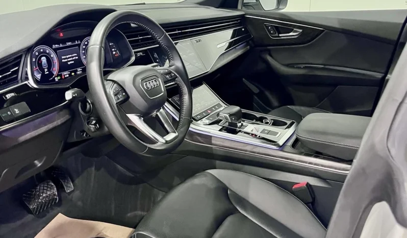 
								Audi Q8 55 TFSI S LINE full									