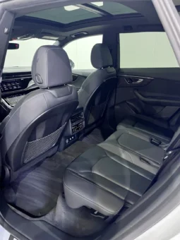 
										Audi Q8 55 TFSI S LINE full									