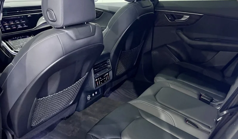 
								Audi Q8 55 TFSI S LINE full									