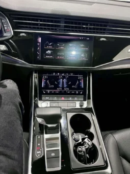 
										Audi Q8 55 TFSI S LINE full									