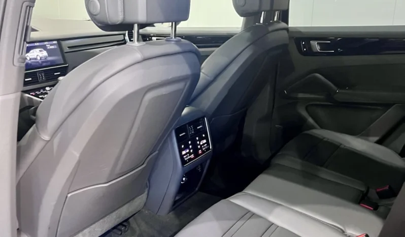 
								Porsche Cayenne E-Hybrid Sport Chrono full									