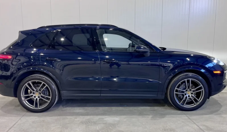 
								Porsche Cayenne E-Hybrid Sport Chrono full									