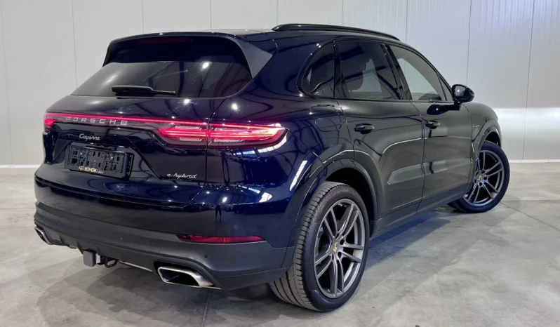
								Porsche Cayenne E-Hybrid Sport Chrono full									