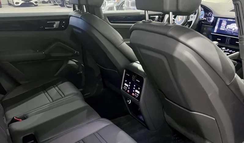 
								Porsche Cayenne E-Hybrid Sport Chrono full									